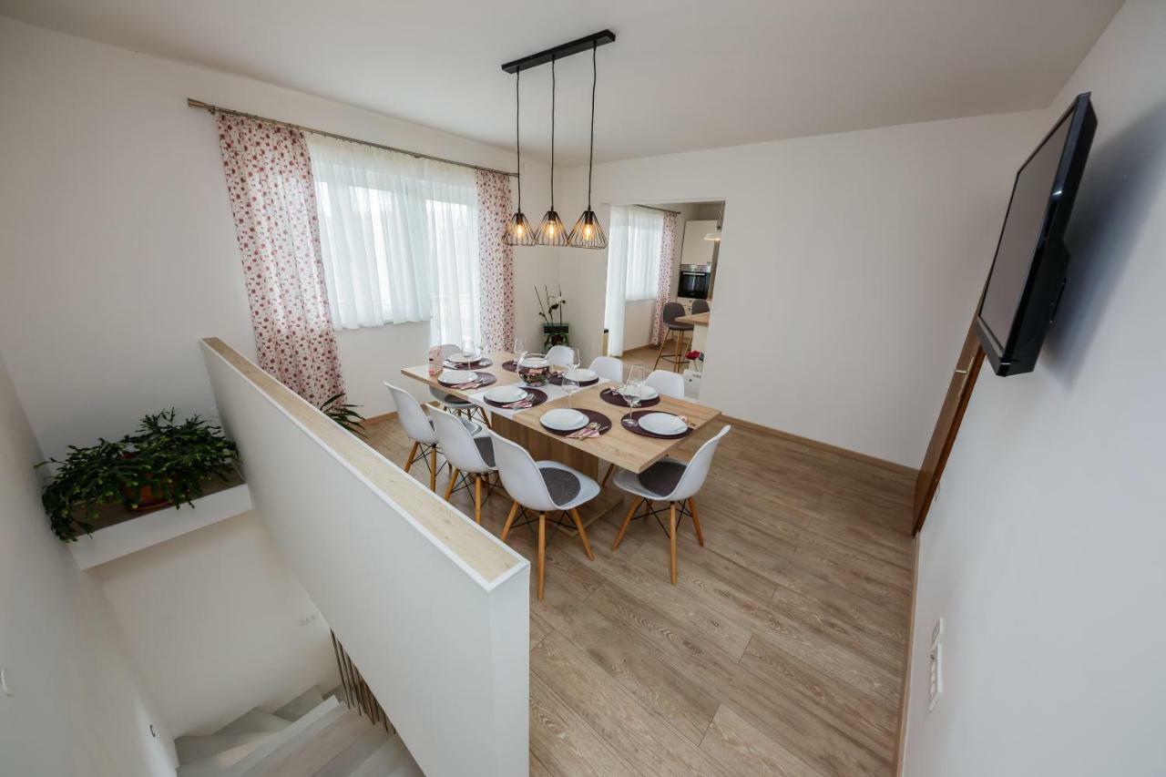 Holiday Home Cherry Tree Žrnovnica Eksteriør billede